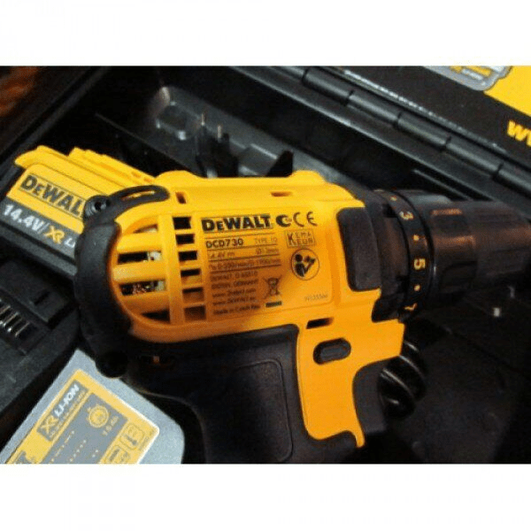 repræsentant tand tage ned Buy Dewalt DCD730M2 - 14.4V Li-Ion Compact Drill Driver Kit Online at Best  Prices in India
