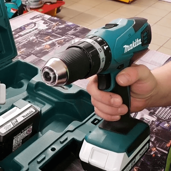 Gymnast komfort løfte op Buy Makita HP457DWE - 13 mm, 38 Nm, 18V Li Ion Cordless Hammer Driver Drill  with 2X18V Batteries and Charger Online at Best Prices in India